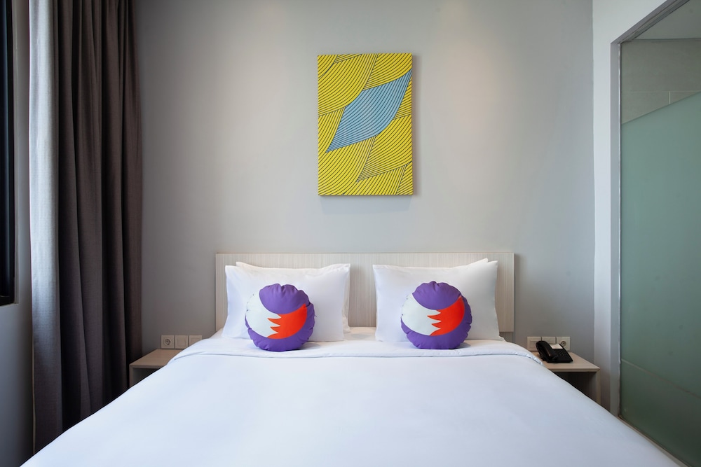 Fox Lite Hotel Cikarang 7/24