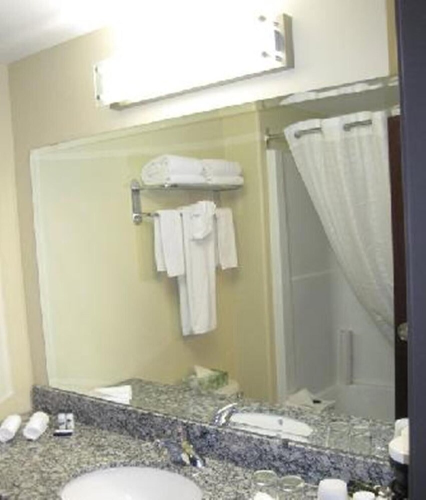 Super 8 By Wyndham Saskatoon Near Downtown 46/46