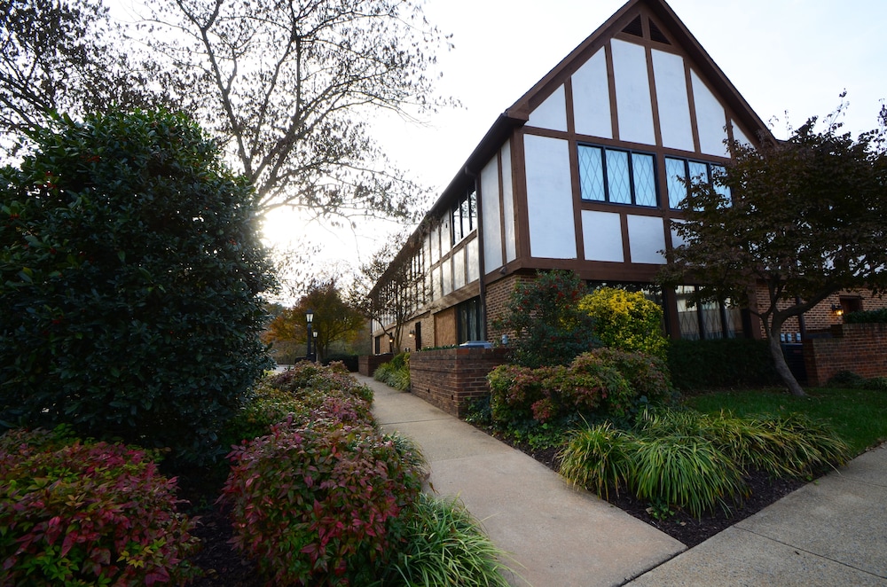 English Inn of Charlottesville 4/60