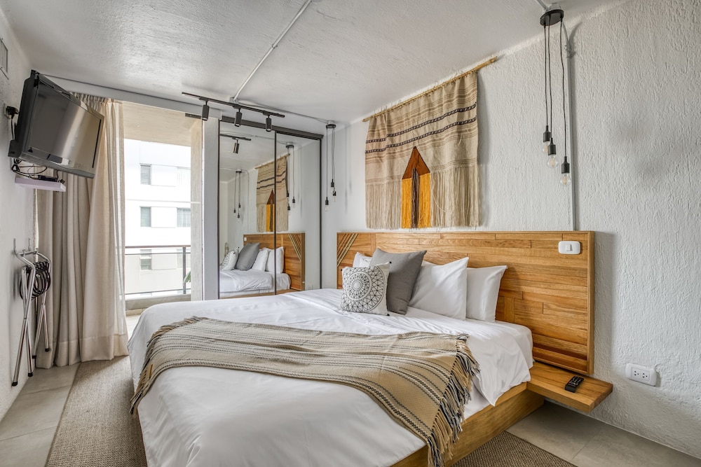 1 BEDROOM, APARTMENT, KITCHENETTE