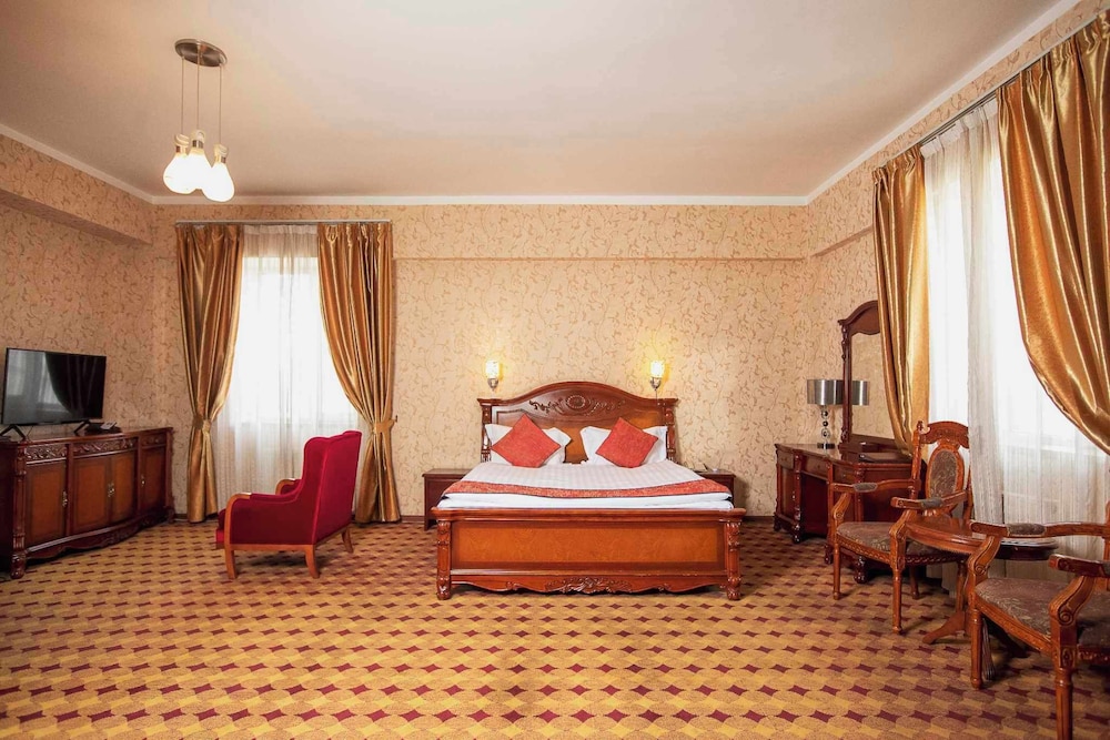 Ub City Hotel 7/50