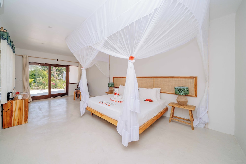 DELUXE, DOUBLE BED
