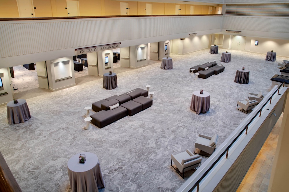Hyatt Regency Milwaukee 27/73