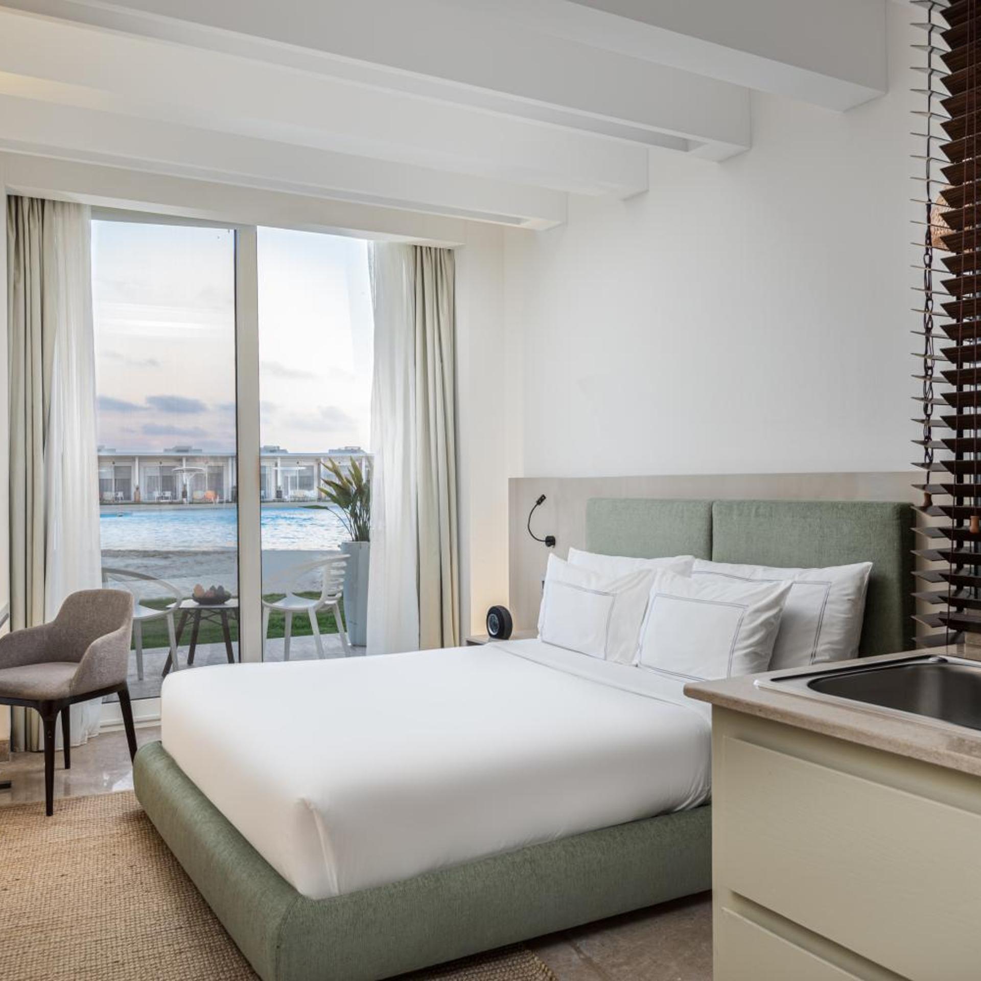 Beach, Queen Bed, Lagoon or Sea View