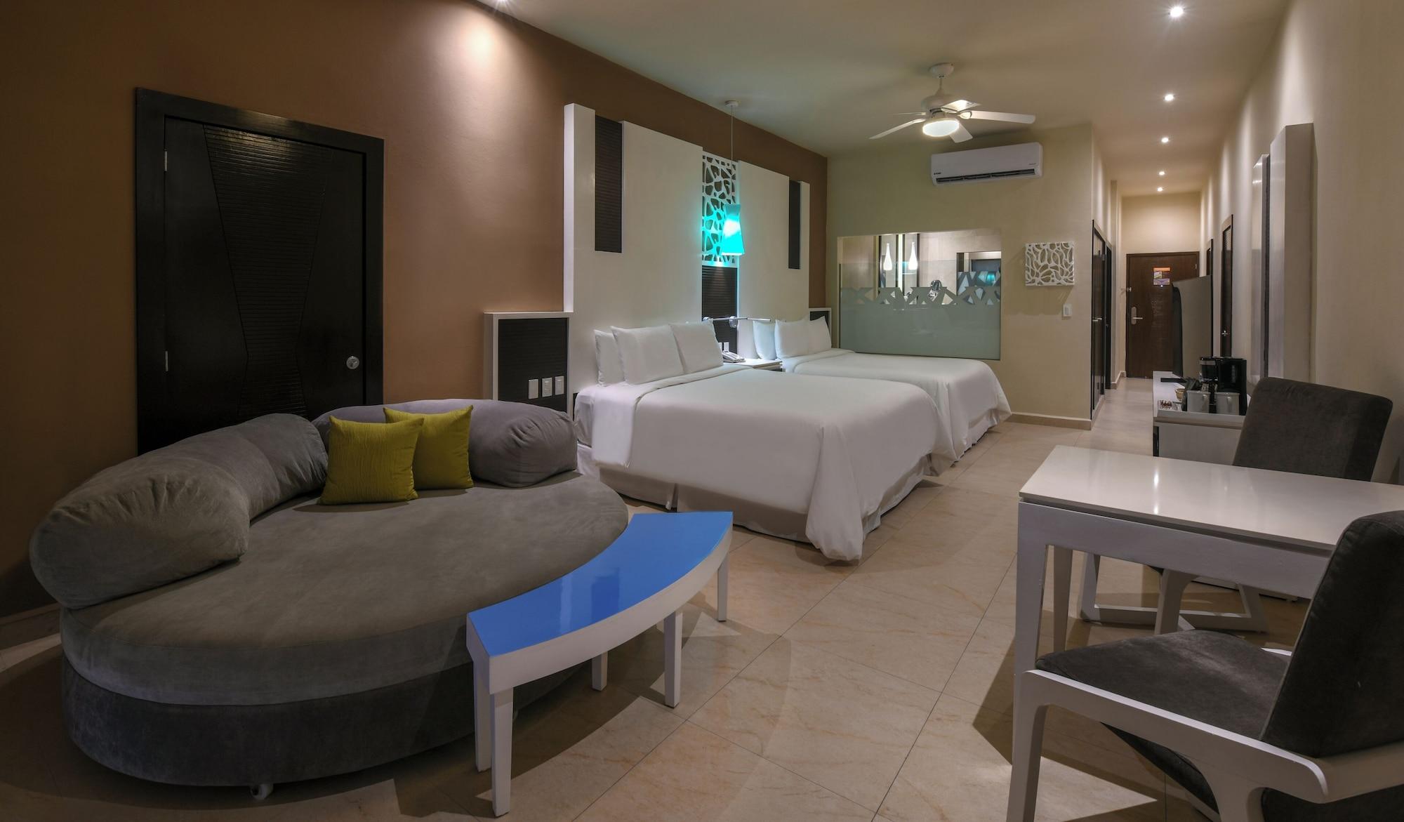 Royal, Swim Up, Retreat, Suite, Ocean Front