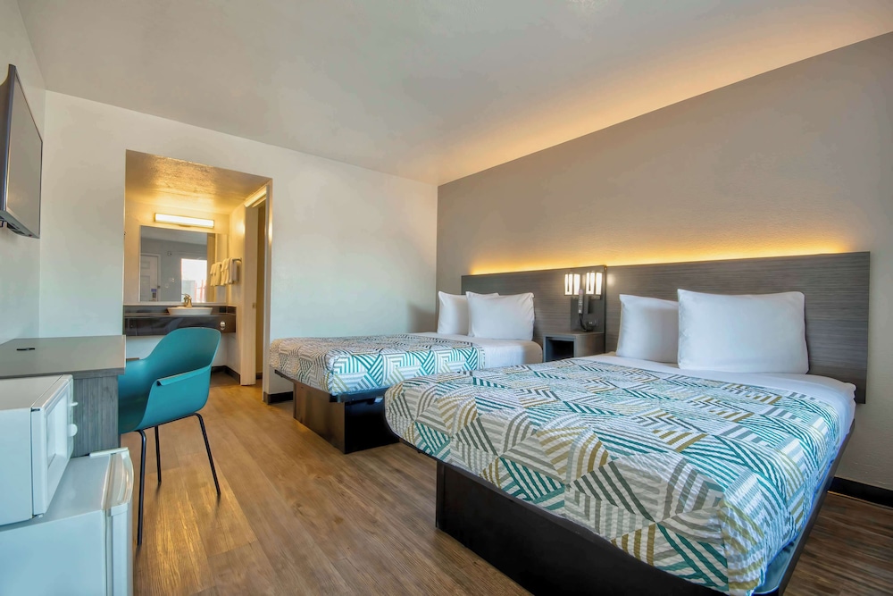 Deluxe, 2 Double Beds