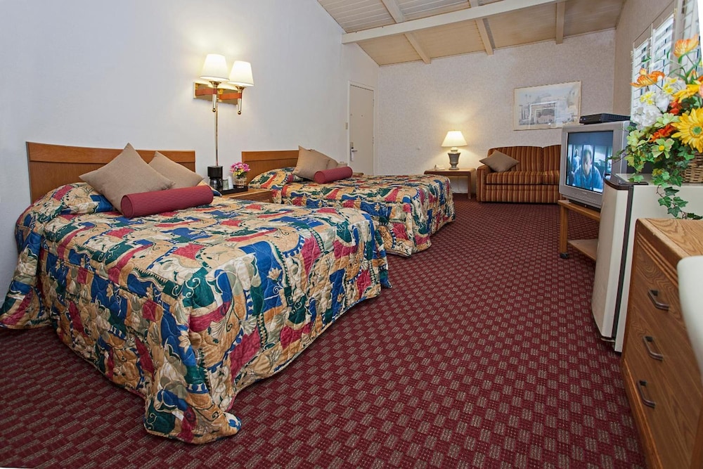 Town House Motel 16/46