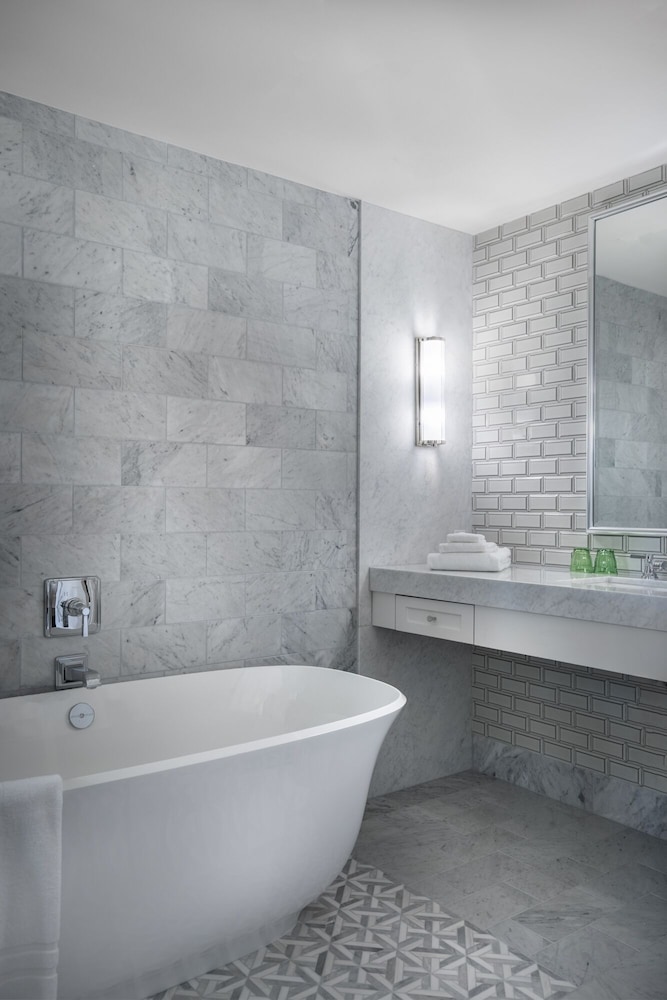 Tower, Suite, King Bed، La Colombe d Or 3/3
