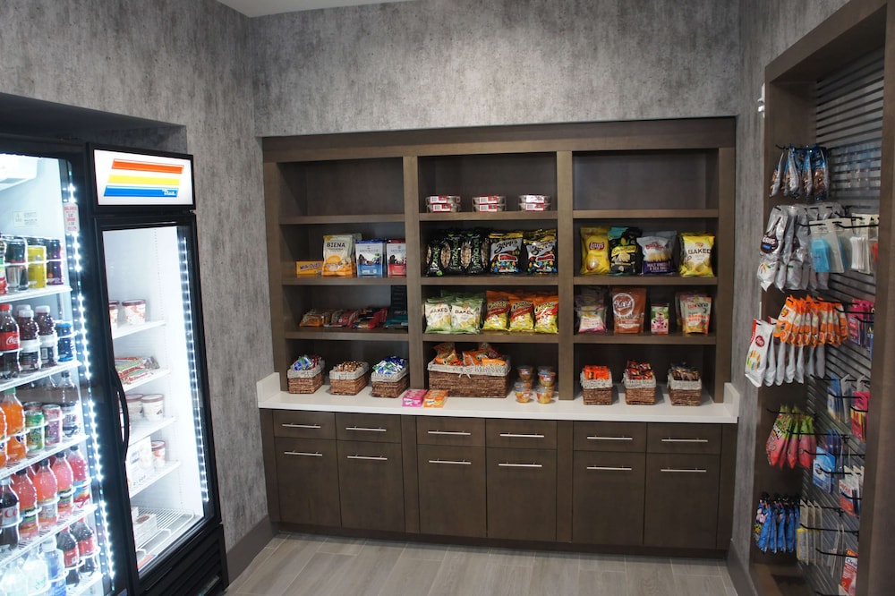 La Quinta Inn & Suites by Wyndham Locust Grove 5/55