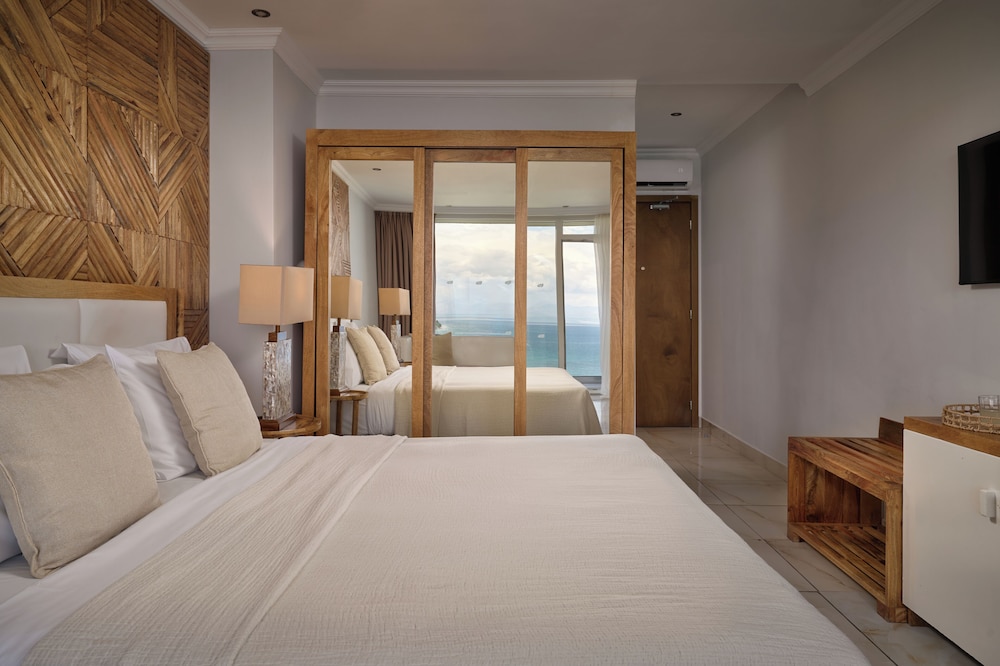 Superior, Queen Bed, Sea View