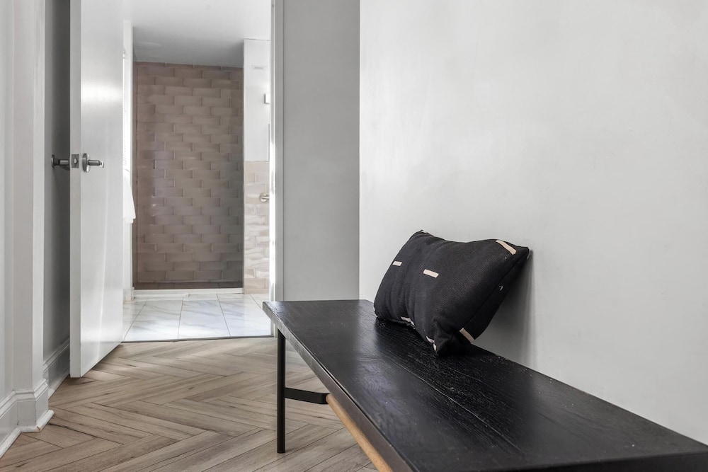 Luxuri Suites 30/50