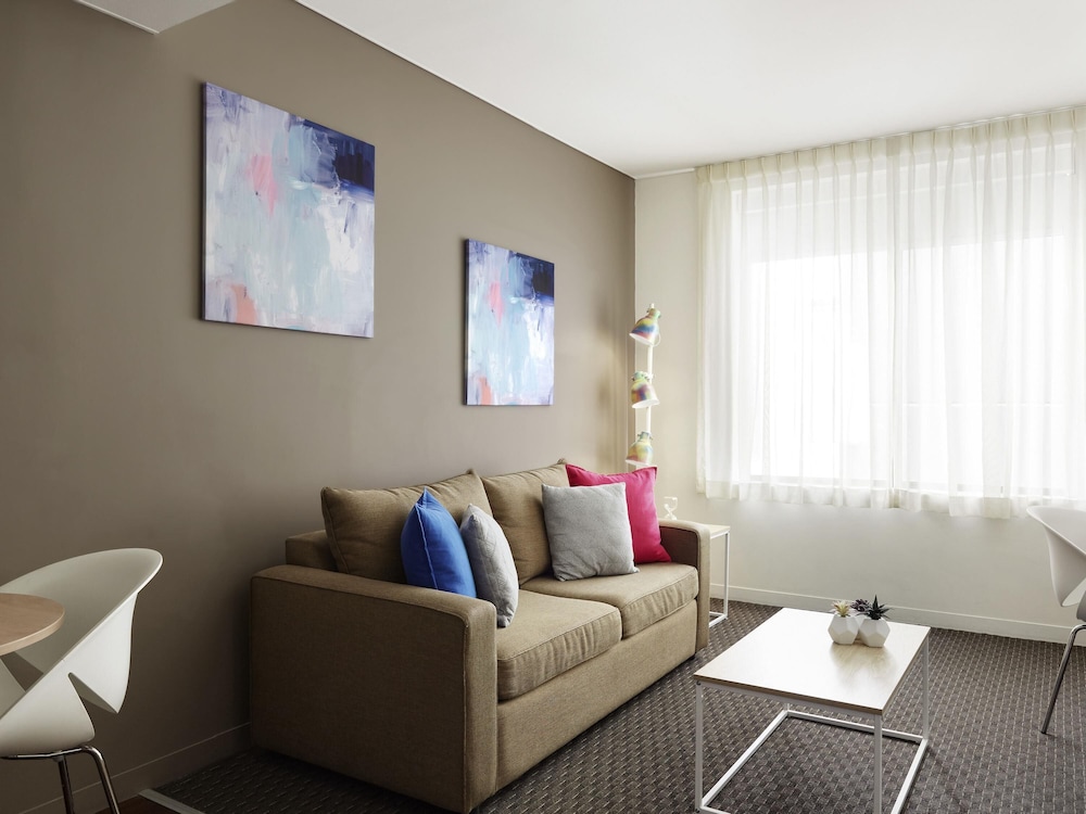 ibis Melbourne Hotel and Apartments 48/70