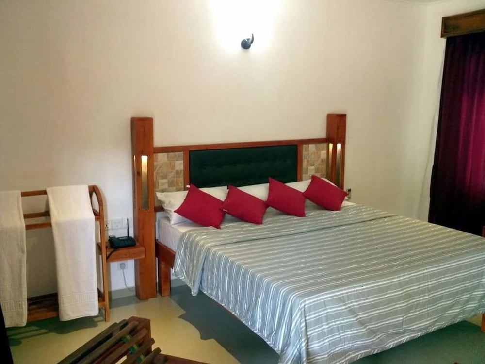 Sea View Beach Hotel 7/47