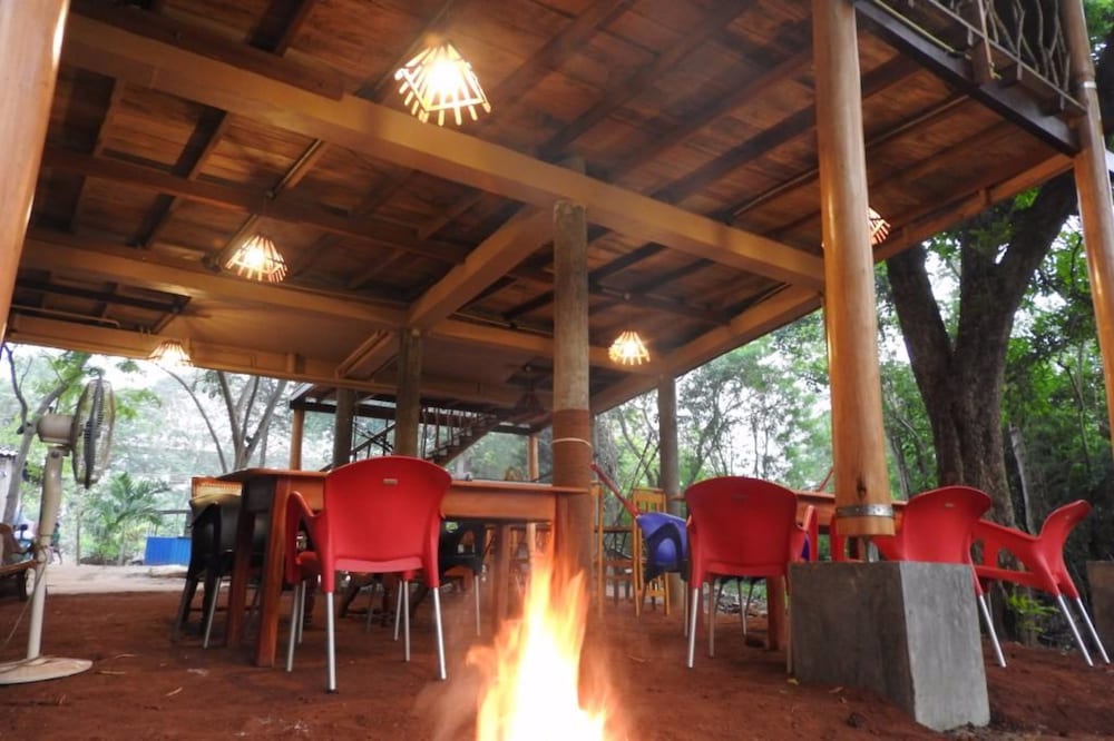 Riverside Cabana Yala 31/50