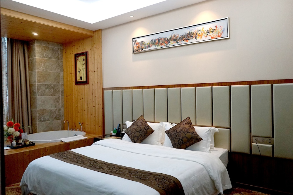 Jun Chen Health Hotel 8/34