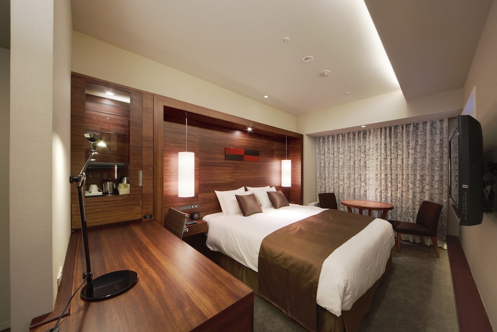 Room, Queen Bed, Premium Floor, Smoking