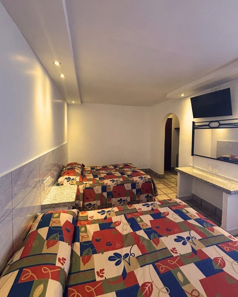 STANDARD, 2 DOUBLE BEDS