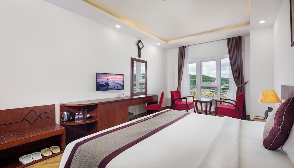 DELUXE, DOUBLE BED, RIVER VIEW