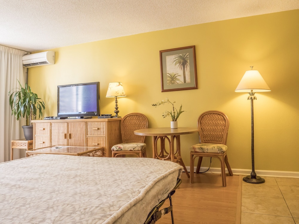 Tropical Studios At Marine Surf Waikiki 15/50