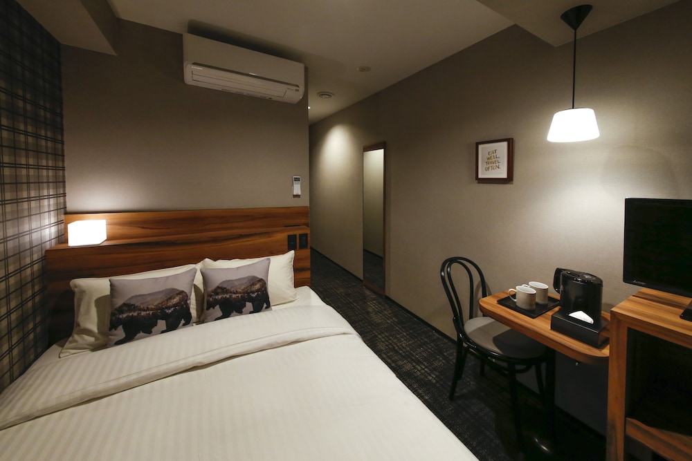 MODERATE, DOUBLE BED
