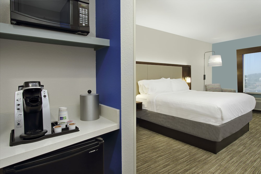 Holiday Inn Express Suites Columbus North 22/54
