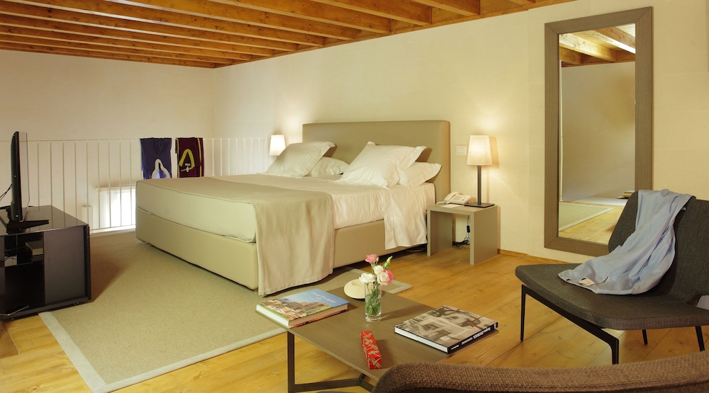 La Fiermontina Luxury Home Hotel 60/77