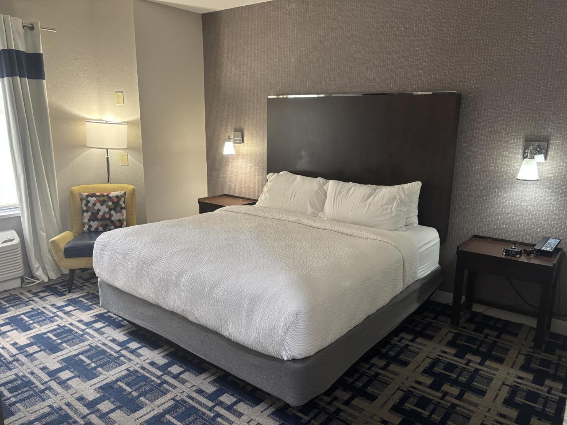 Guest Room, Traditional, King Bed