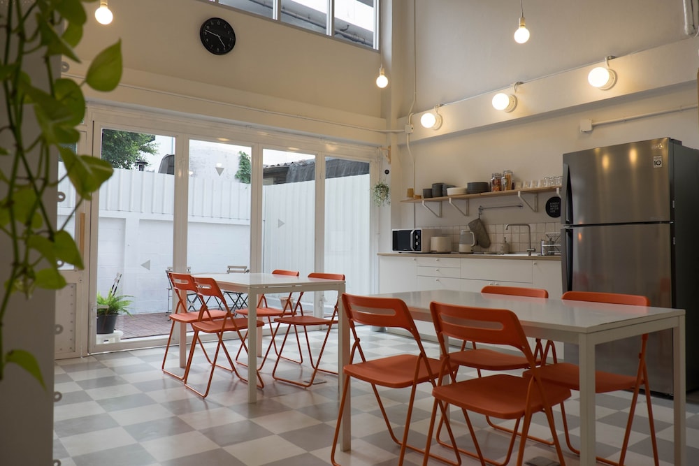 Movylodge Hostel 57/70