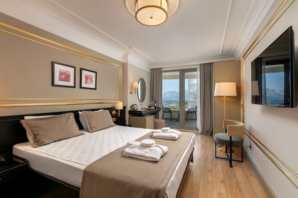 Deluxe, Sea View