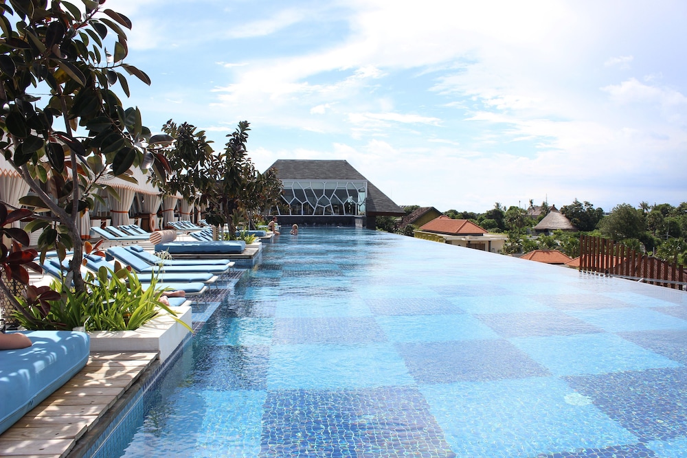 TS Suites Seminyak Bali 42/45