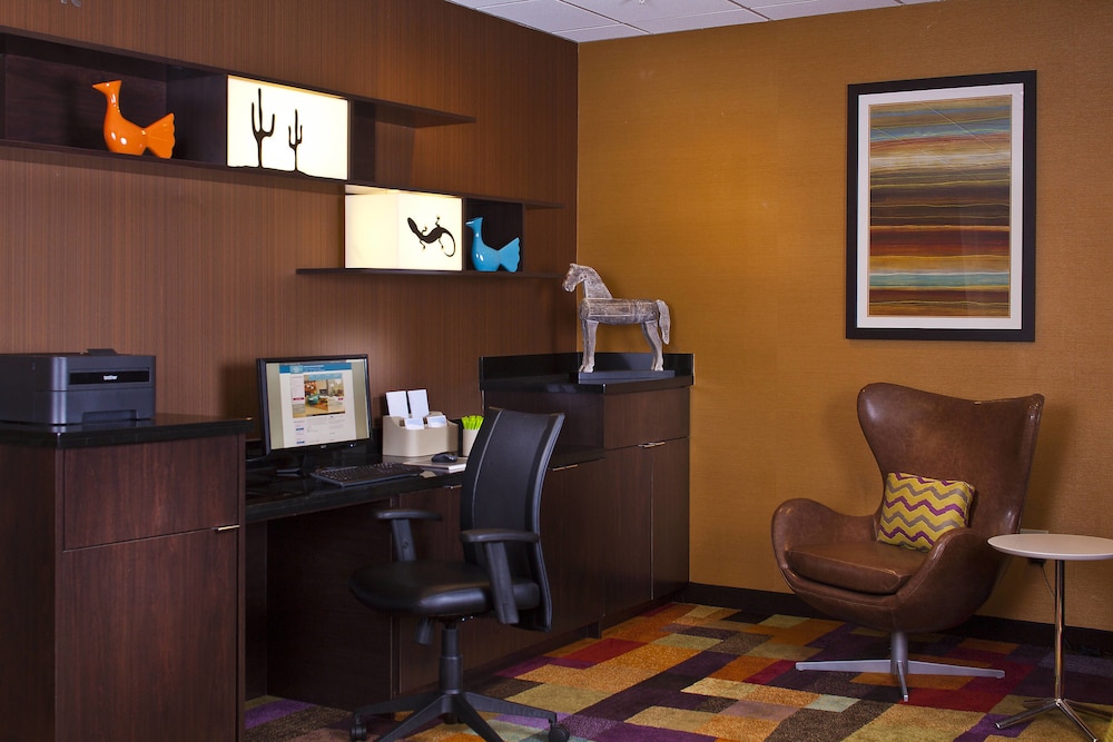 Fairfield Inn Suites By Marriott Houston Hobby Airport 18/28