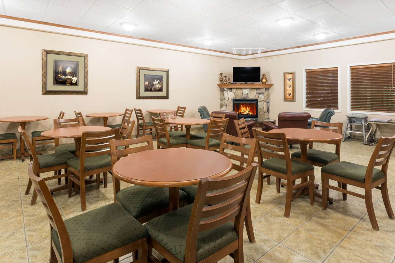 Ramada Clairmont/Grande Prairie 11/17