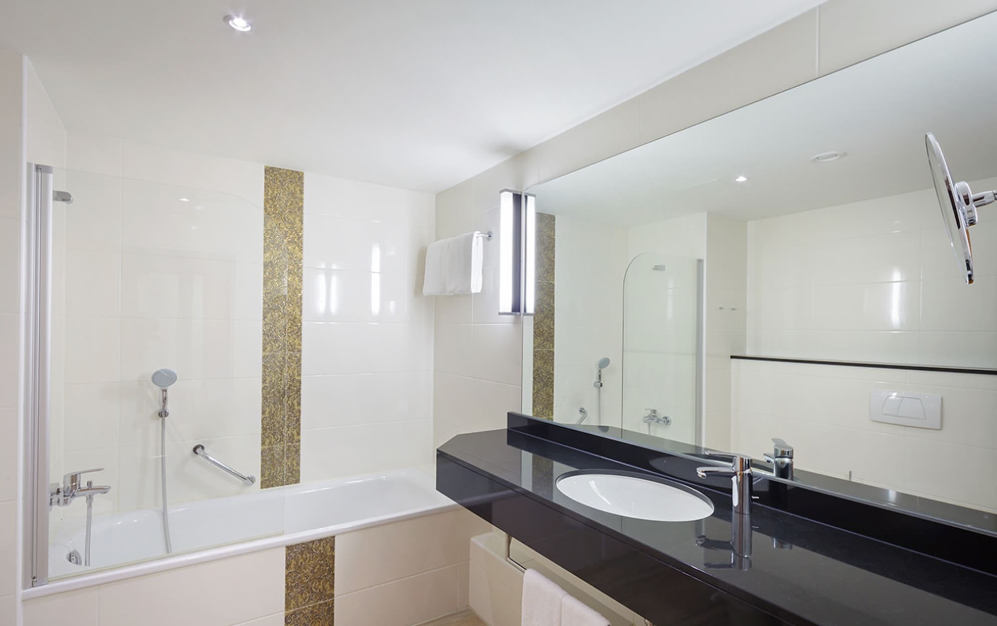 غرفة عائلية بسرير مزدوج وسرير فردي، TOP Luitpoldpark-Hotel 2/2