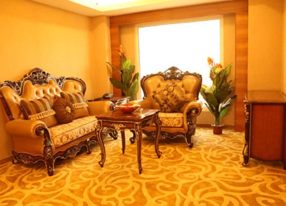 Hotel Chennai Le Palace 48/72