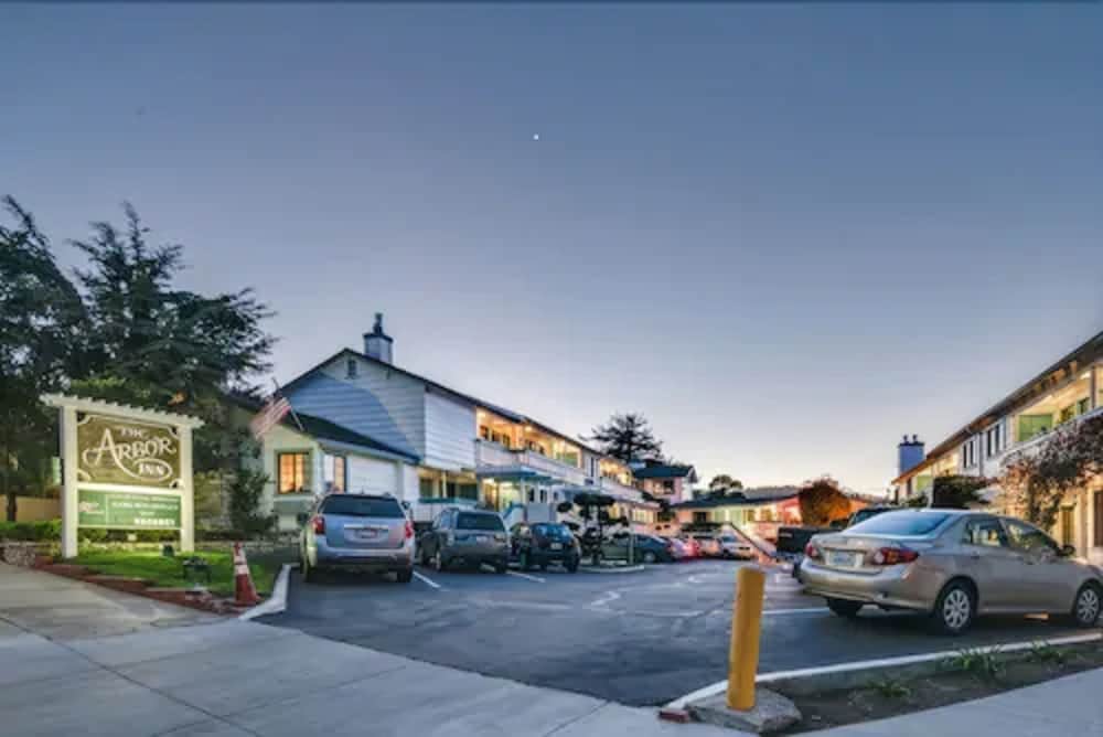 Arbor Inn Monterey 3/33