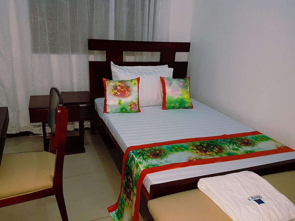 Sheevy's Bed N Breakfast 4/29