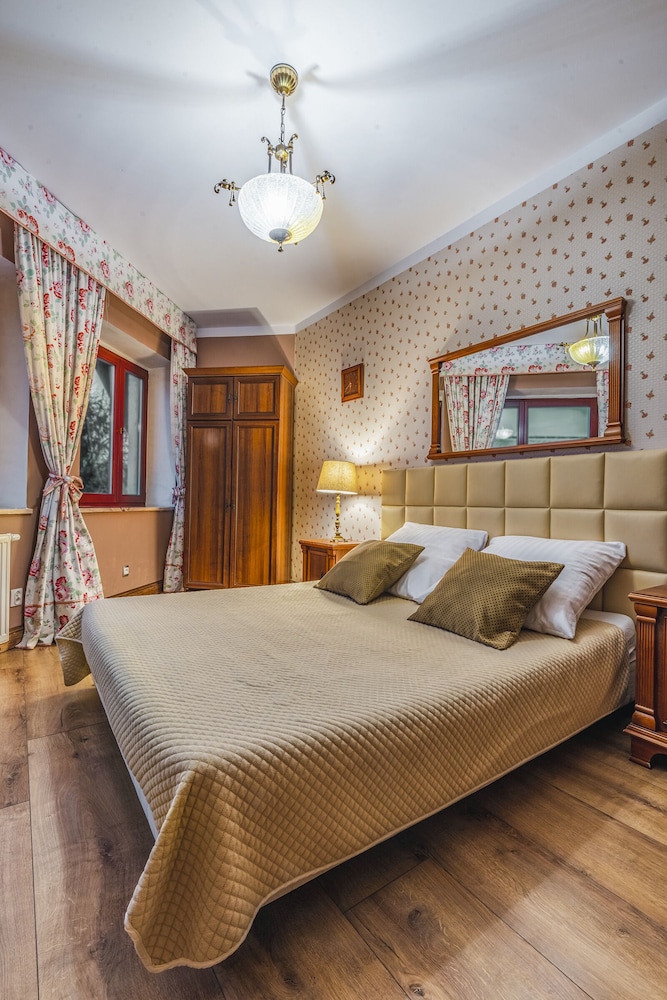 Royal Residence 18/50