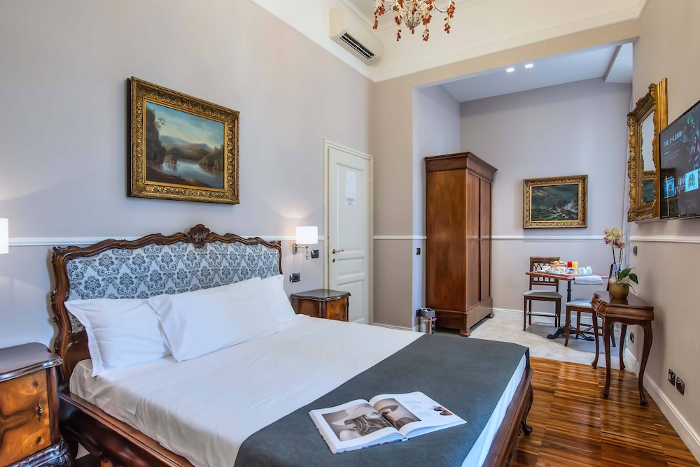 DELUXE, DOUBLE OR TWIN BED