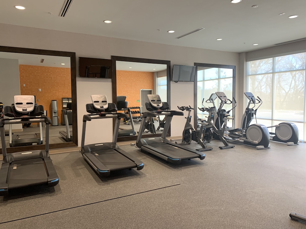 La Quinta Inn & Suites by Wyndham Kansas City Beacon Hill 23/44