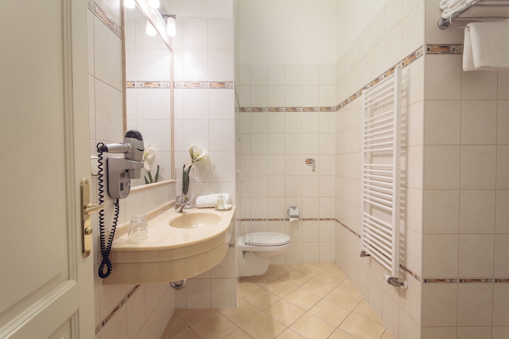 Ontario Hotel Garni 30/75