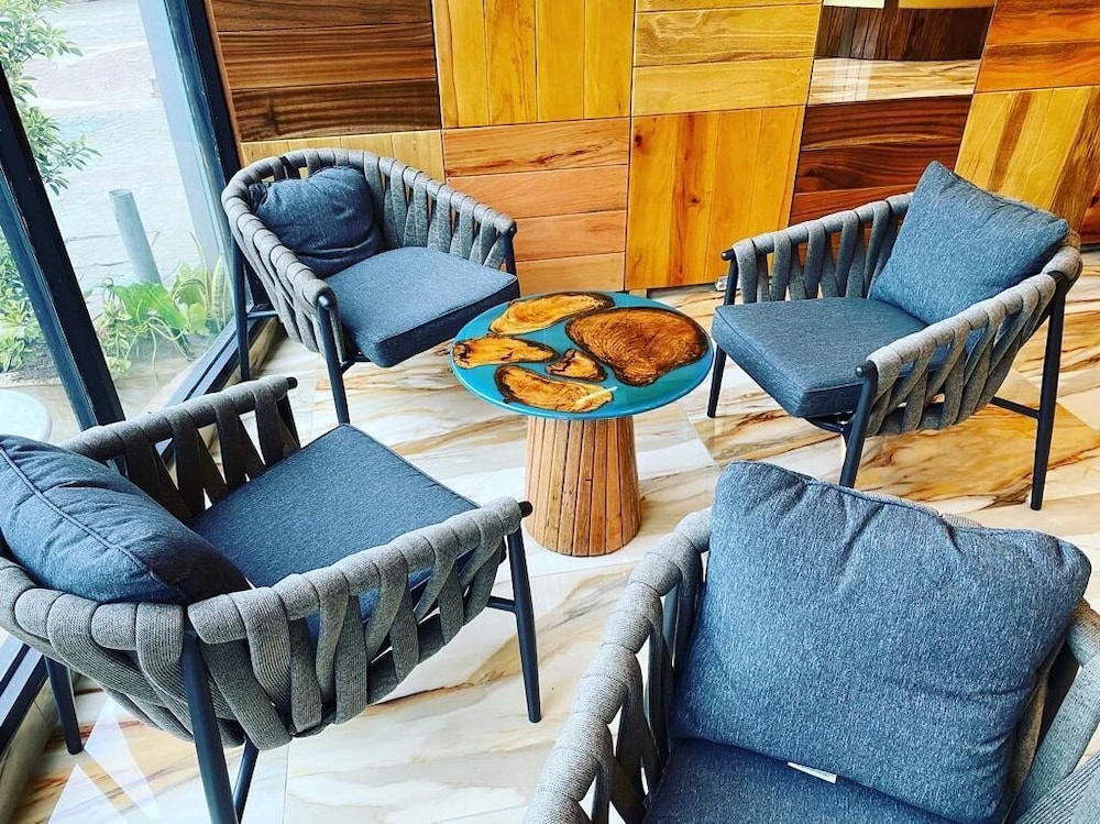Murex Plaza Hotel and Suites 24/33