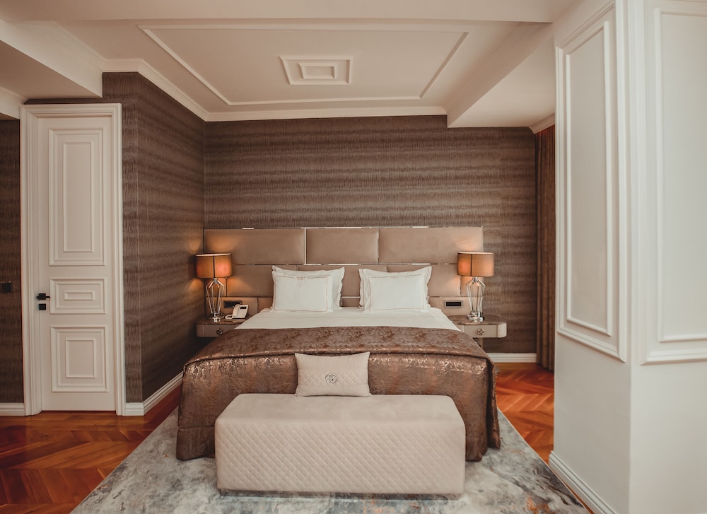 EXCLUSIVE, STUDIO, SUITE, PARTIAL SEA VIEW