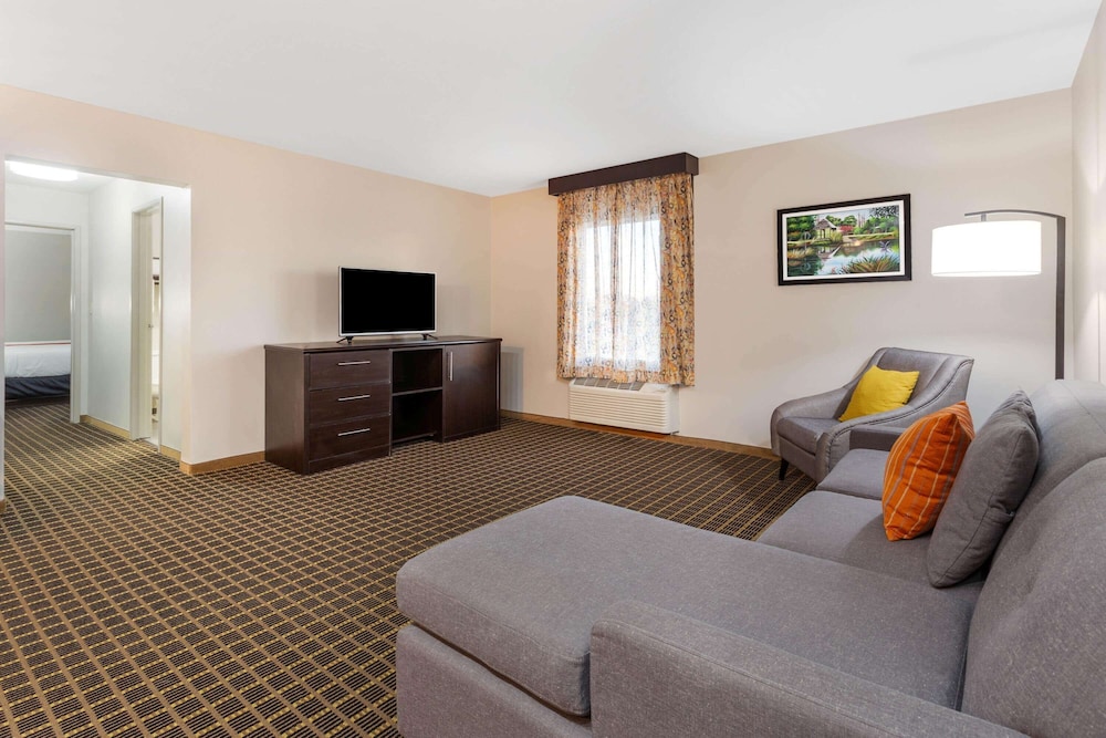 La Quinta Inn Suites Rockford 41/54