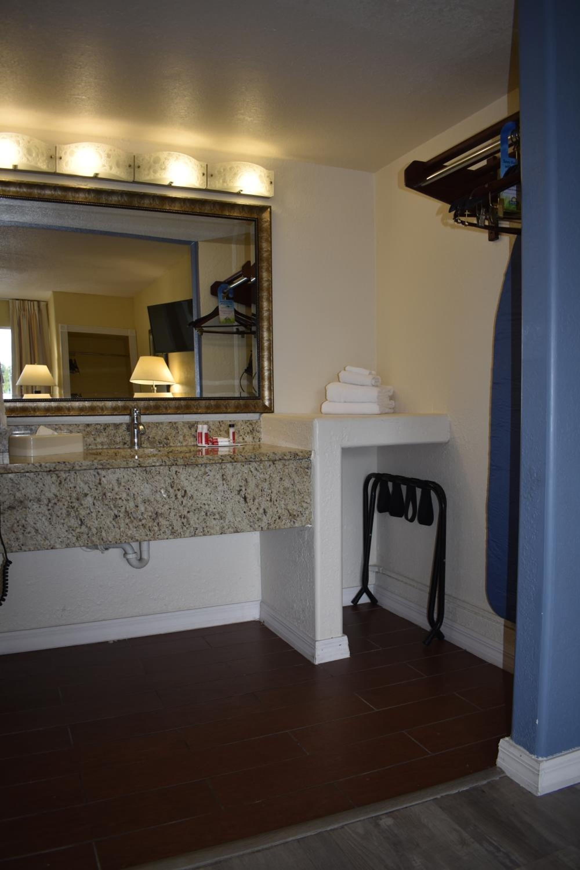 غرفة ديلوكس بسريرين مزدوجين، Days Inn by Wyndham Wildwood I-75 6/6