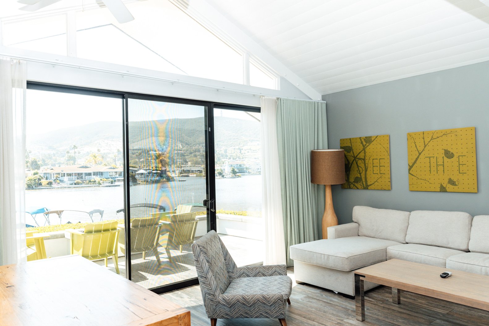 Lakehouse Hotel and Resort 67/100