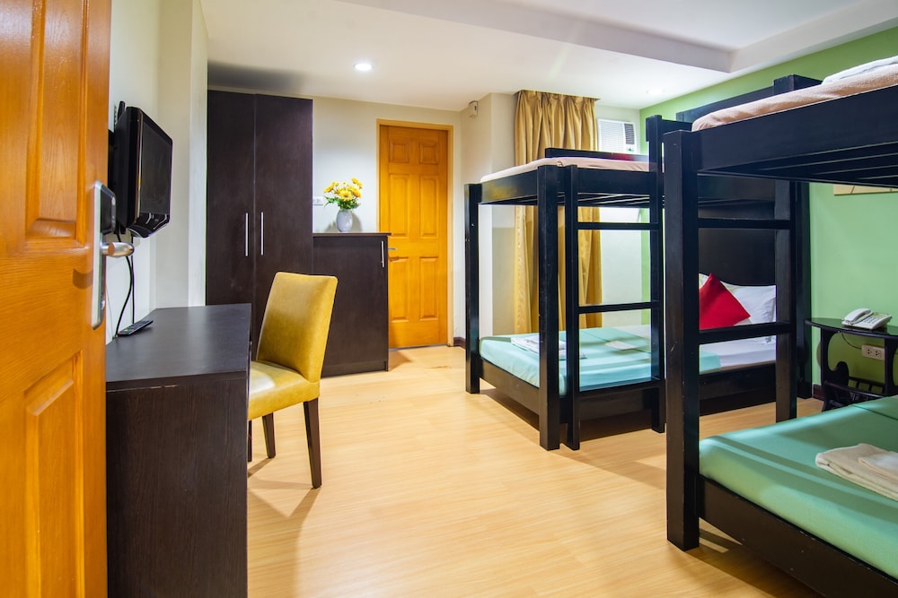 Festive Hotel Makati 35/60