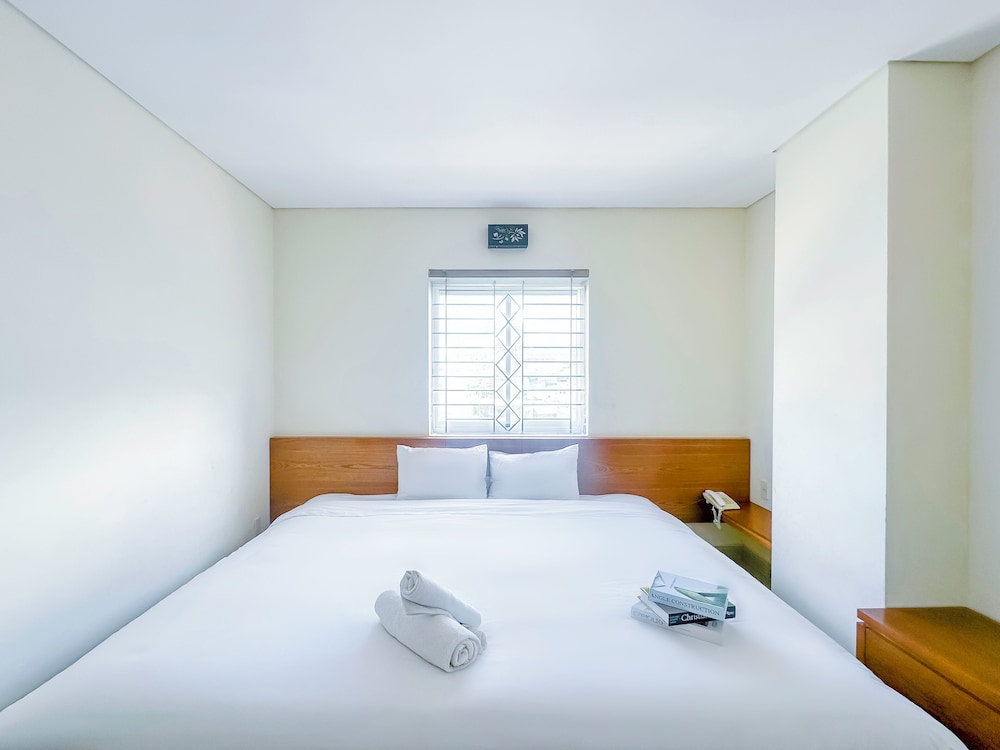 DELUXE, KING BED