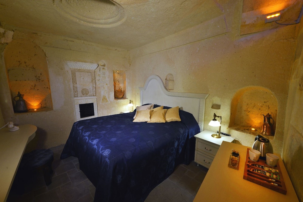 DELUXE, KING BED