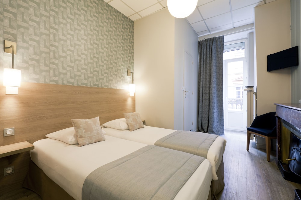 غرفة سوبيريور بسرير مزدوج، Hotel Du Dauphin 3/9