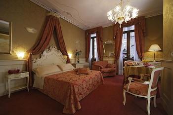 Junior Suite, Canal View
